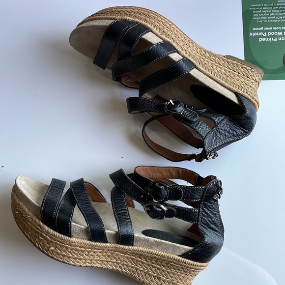 Earthies platform sandals, black leather, pvc, and rope - Picture 6 of 9